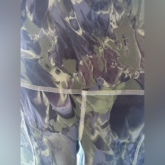 Lululemon Align High-Rise Pant with Pockets 25"
NOUVEAU MARBLE Palm Cour… - Picture 3 of 9